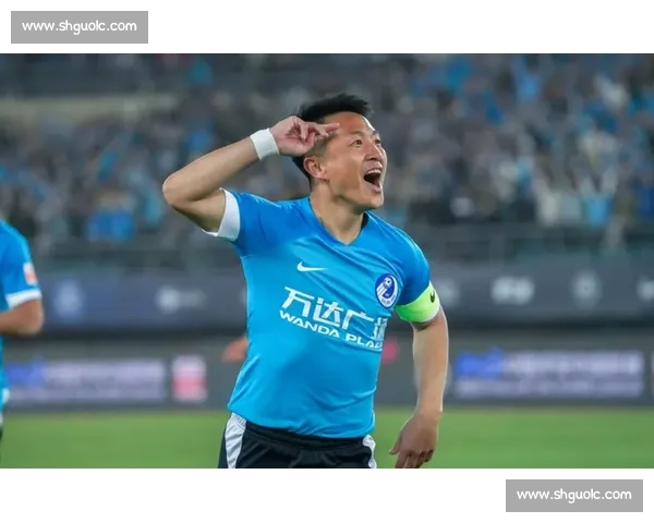 阎相闯退役夜点燃梭鱼湾!大连英博 2-0 青岛海牛,全场共唱莎啦啦送别传奇 阎相闯退役夜点燃梭鱼湾!大连英博 2-0 青岛海牛,全场共唱莎啦啦送别传奇