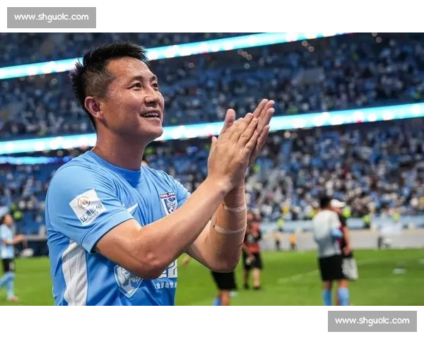 阎相闯退役夜点燃梭鱼湾!大连英博 2-0 青岛海牛,全场共唱莎啦啦送别传奇 阎相闯退役夜点燃梭鱼湾!大连英博 2-0 青岛海牛,全场共唱莎啦啦送别传奇