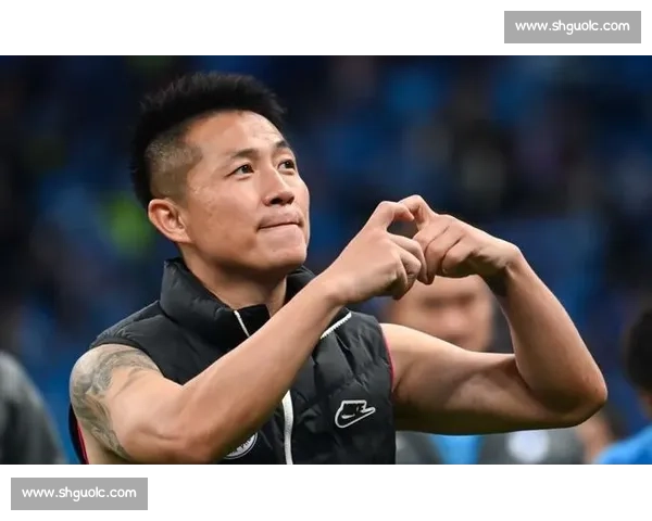 阎相闯退役夜点燃梭鱼湾!大连英博 2-0 青岛海牛,全场共唱莎啦啦送别传奇 阎相闯退役夜点燃梭鱼湾!大连英博 2-0 青岛海牛,全场共唱莎啦啦送别传奇